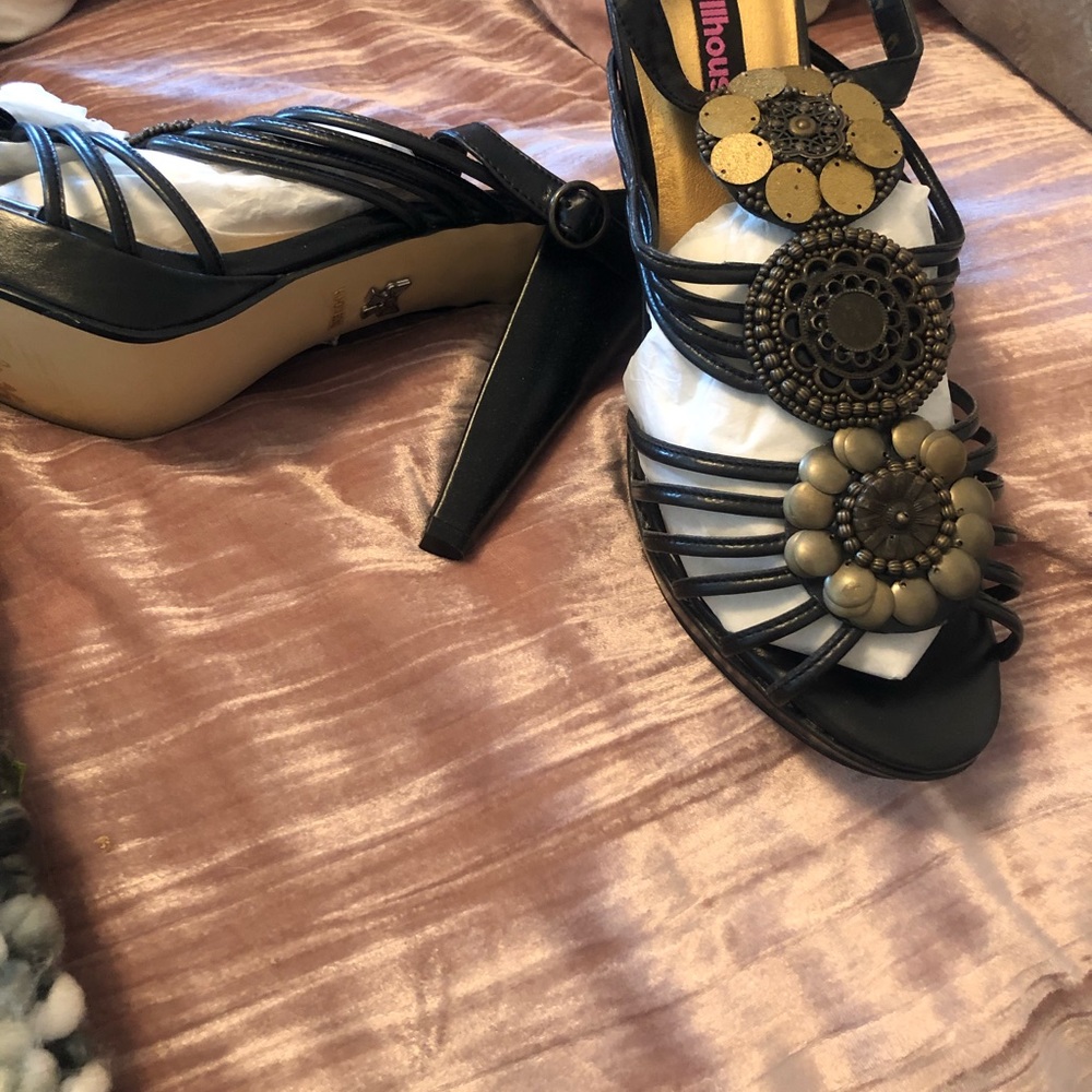 Dollhouse Lucca Sandal size 10